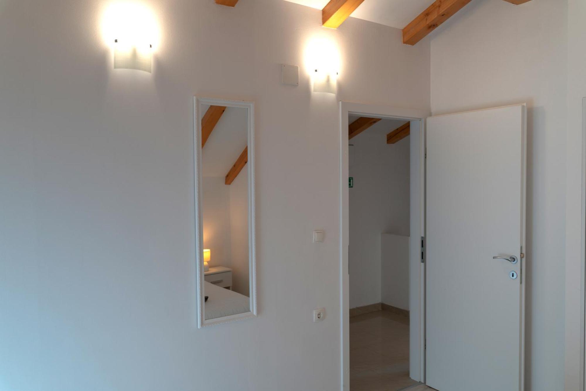 Apartments Srdanovic Оміш Екстер'єр фото