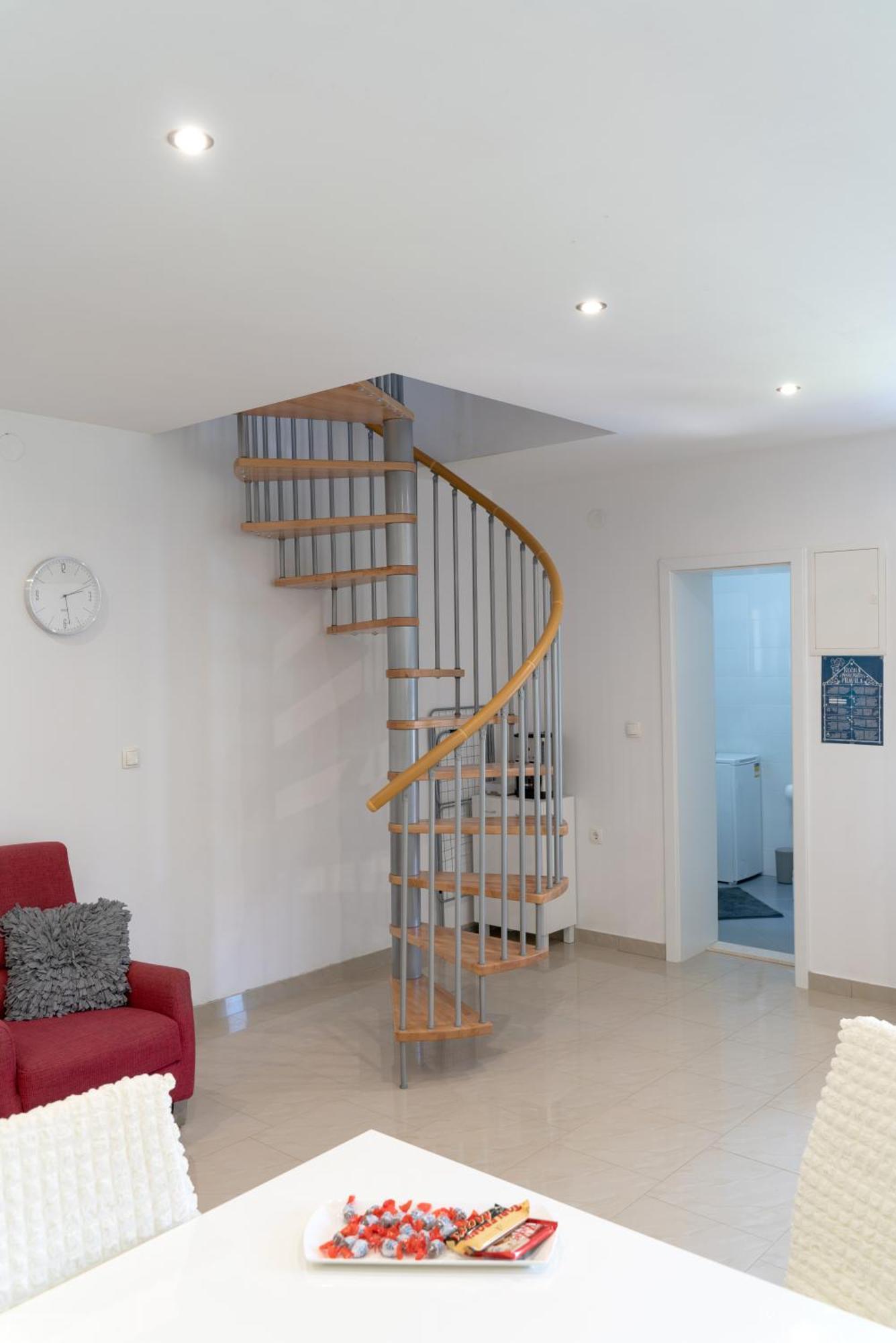 Apartments Srdanovic Оміш Екстер'єр фото