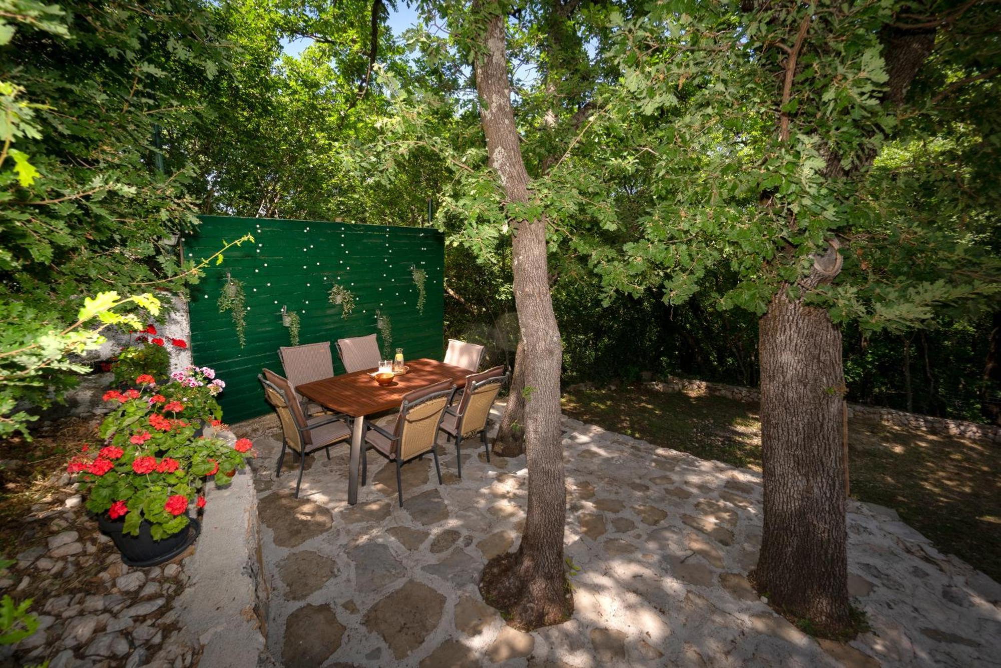 Apartments Srdanovic Оміш Екстер'єр фото