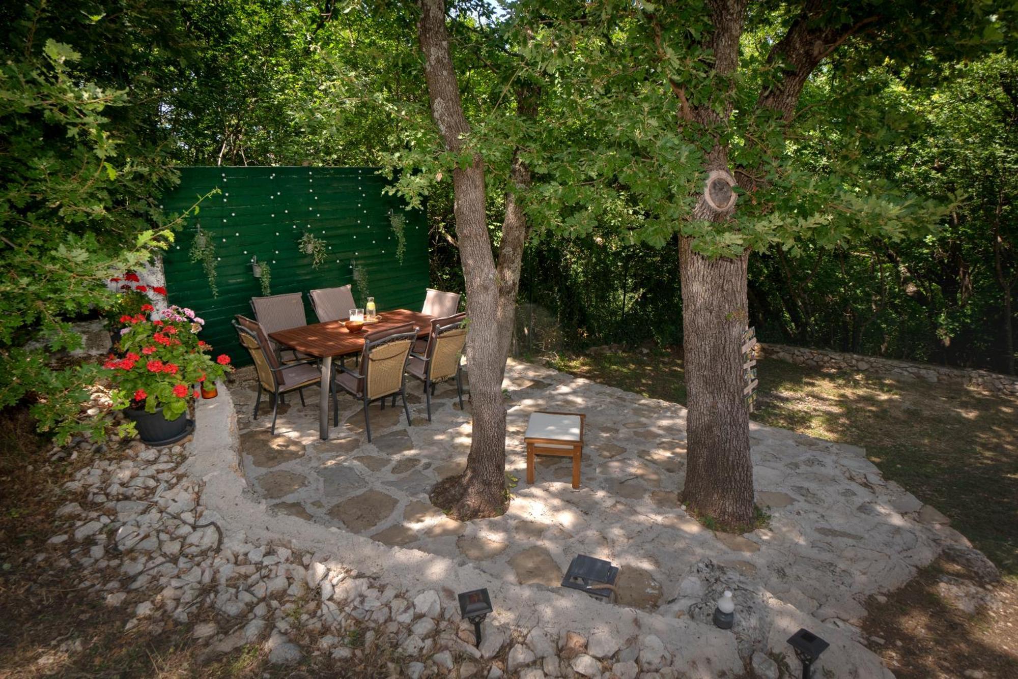 Apartments Srdanovic Оміш Екстер'єр фото