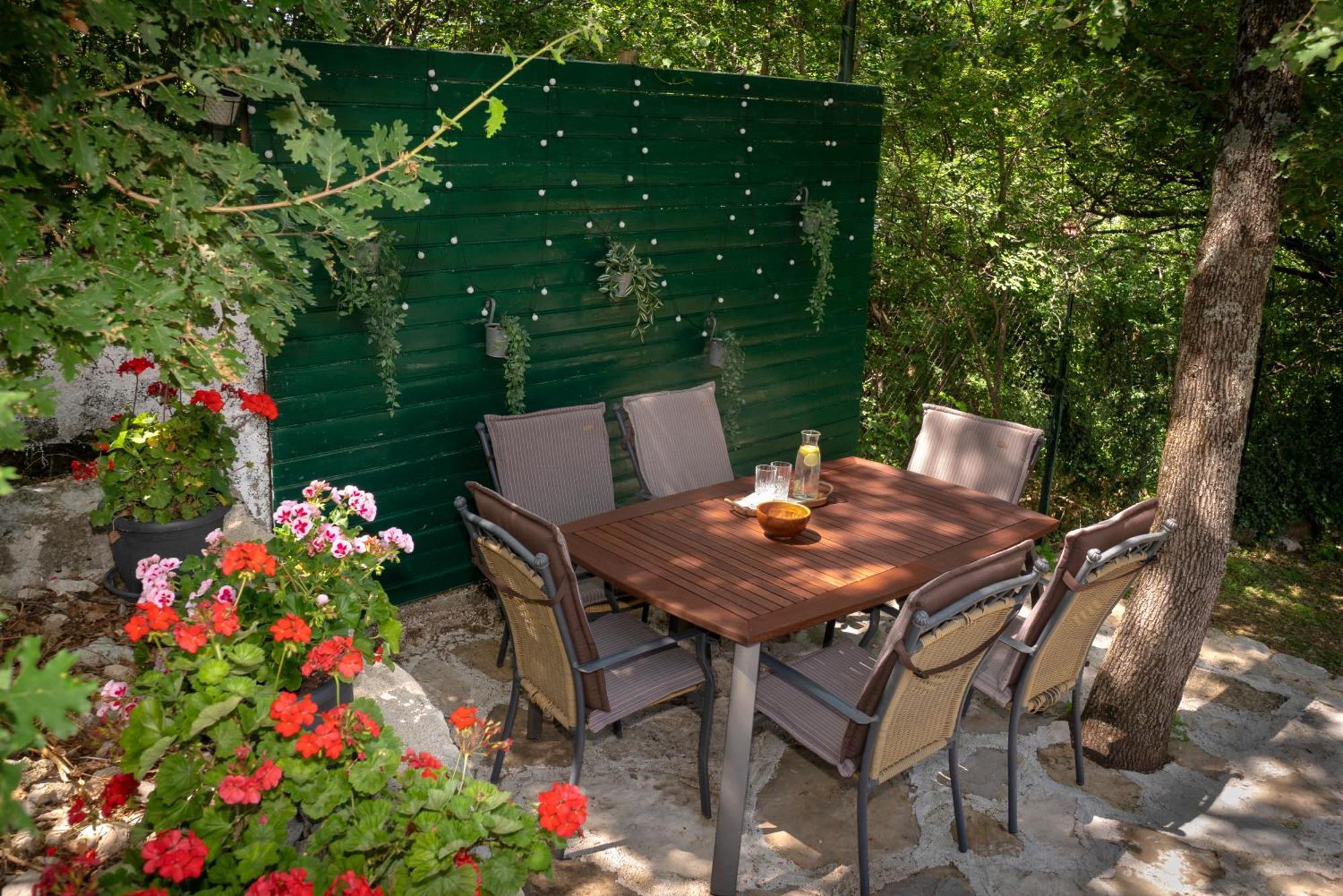 Apartments Srdanovic Оміш Екстер'єр фото