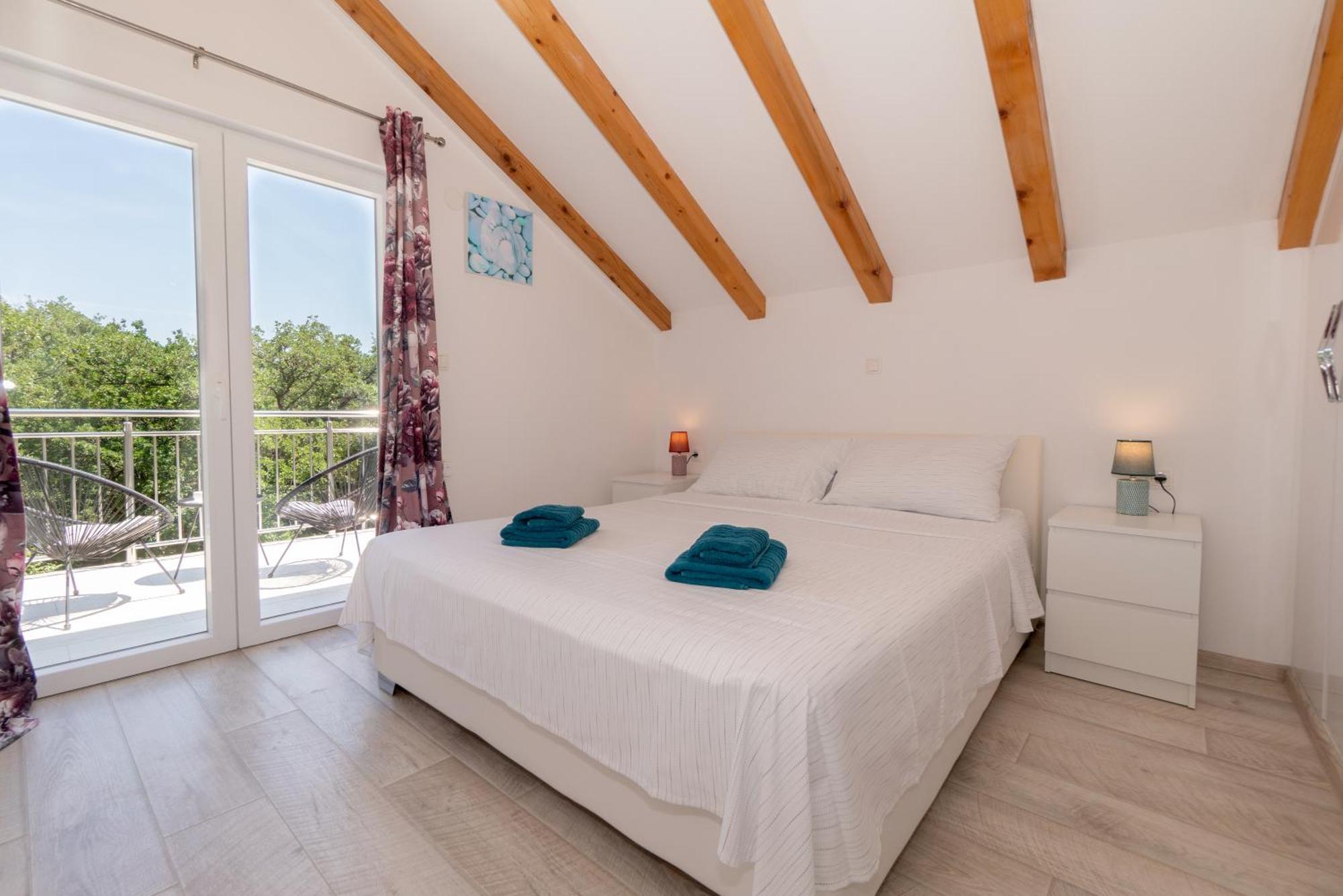 Apartments Srdanovic Оміш Екстер'єр фото