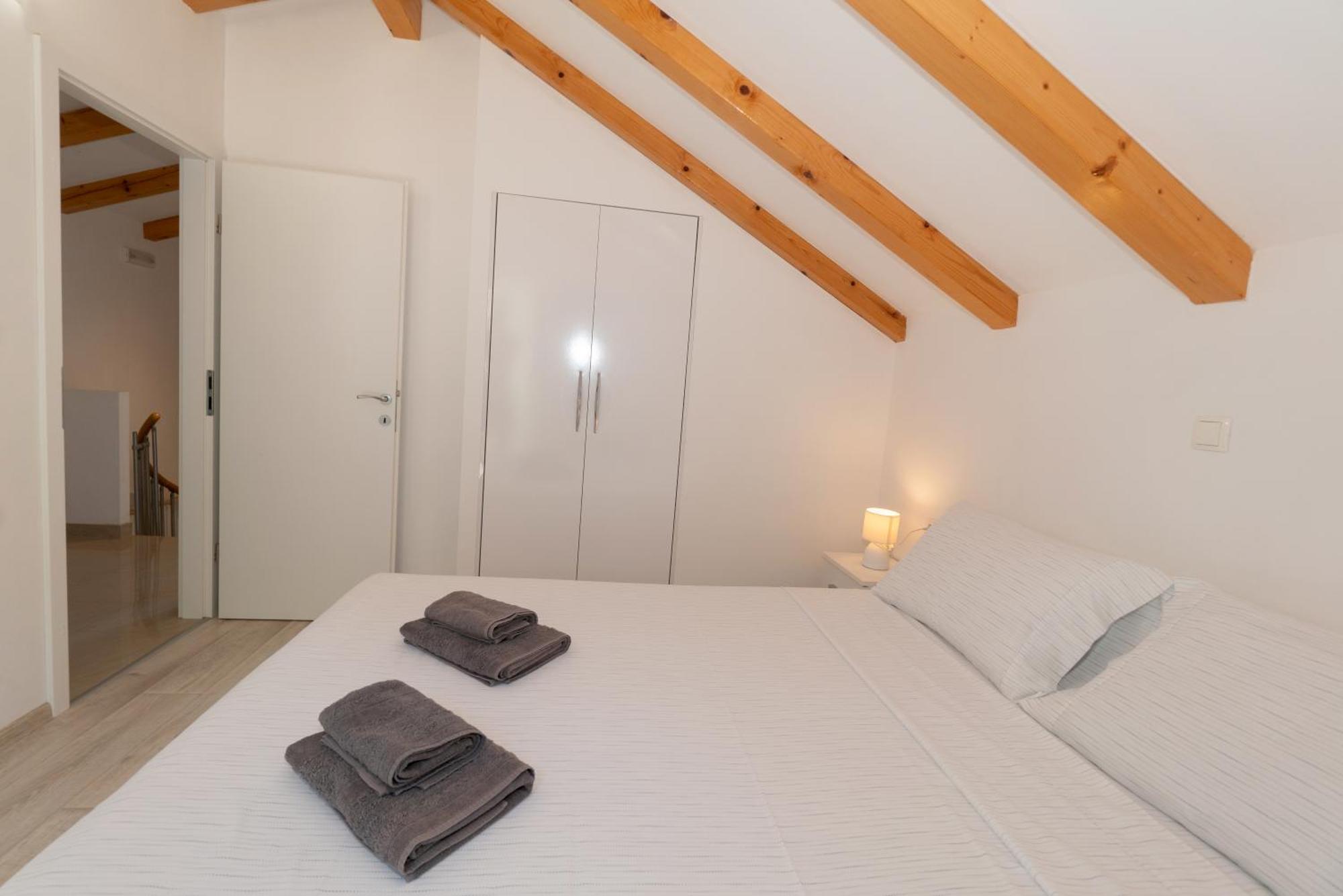 Apartments Srdanovic Оміш Екстер'єр фото