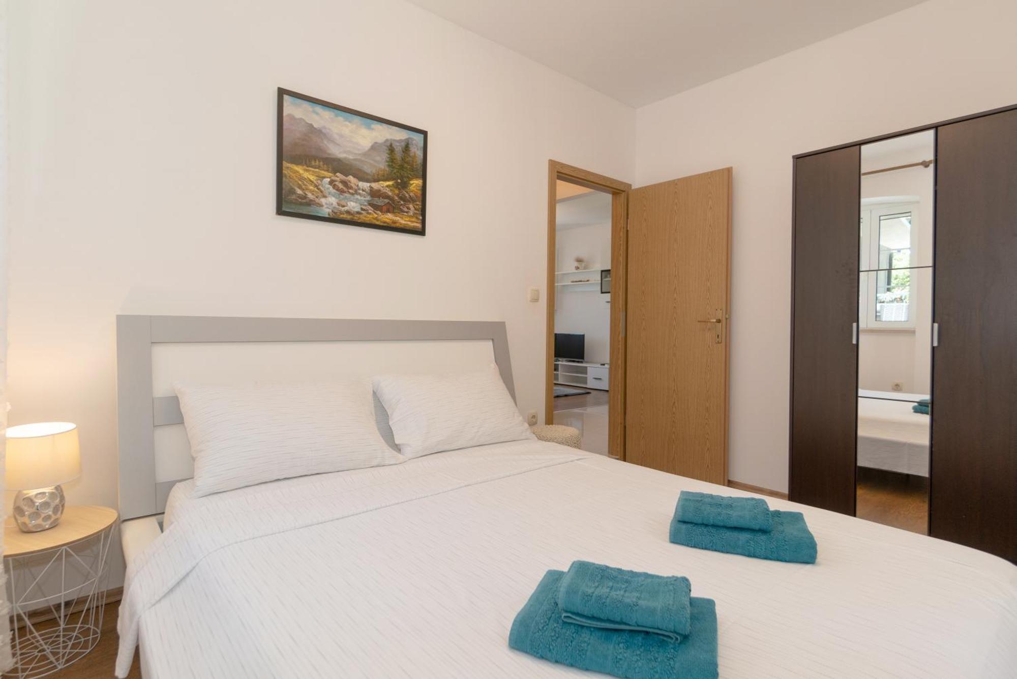 Apartments Srdanovic Оміш Екстер'єр фото