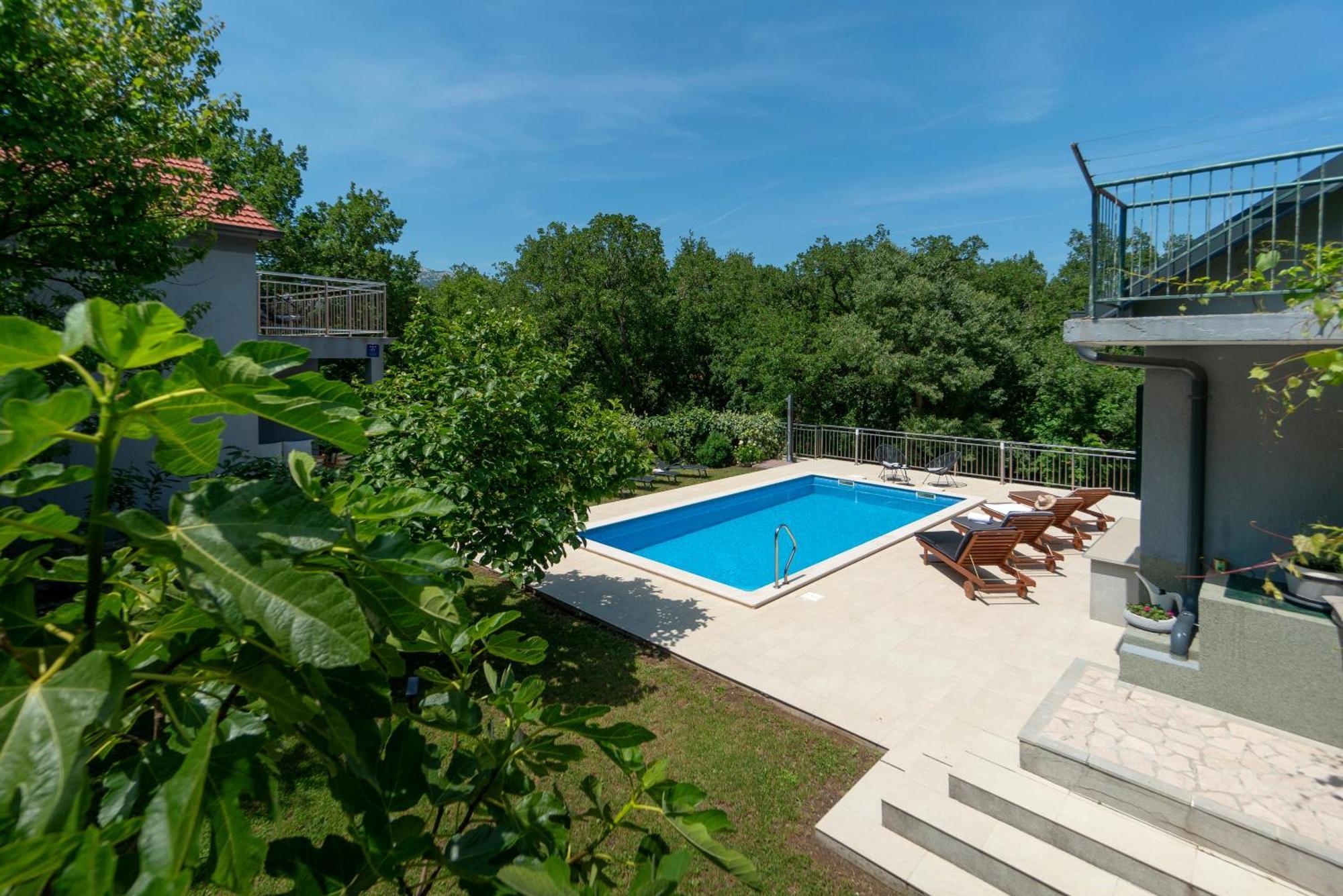 Apartments Srdanovic Оміш Екстер'єр фото