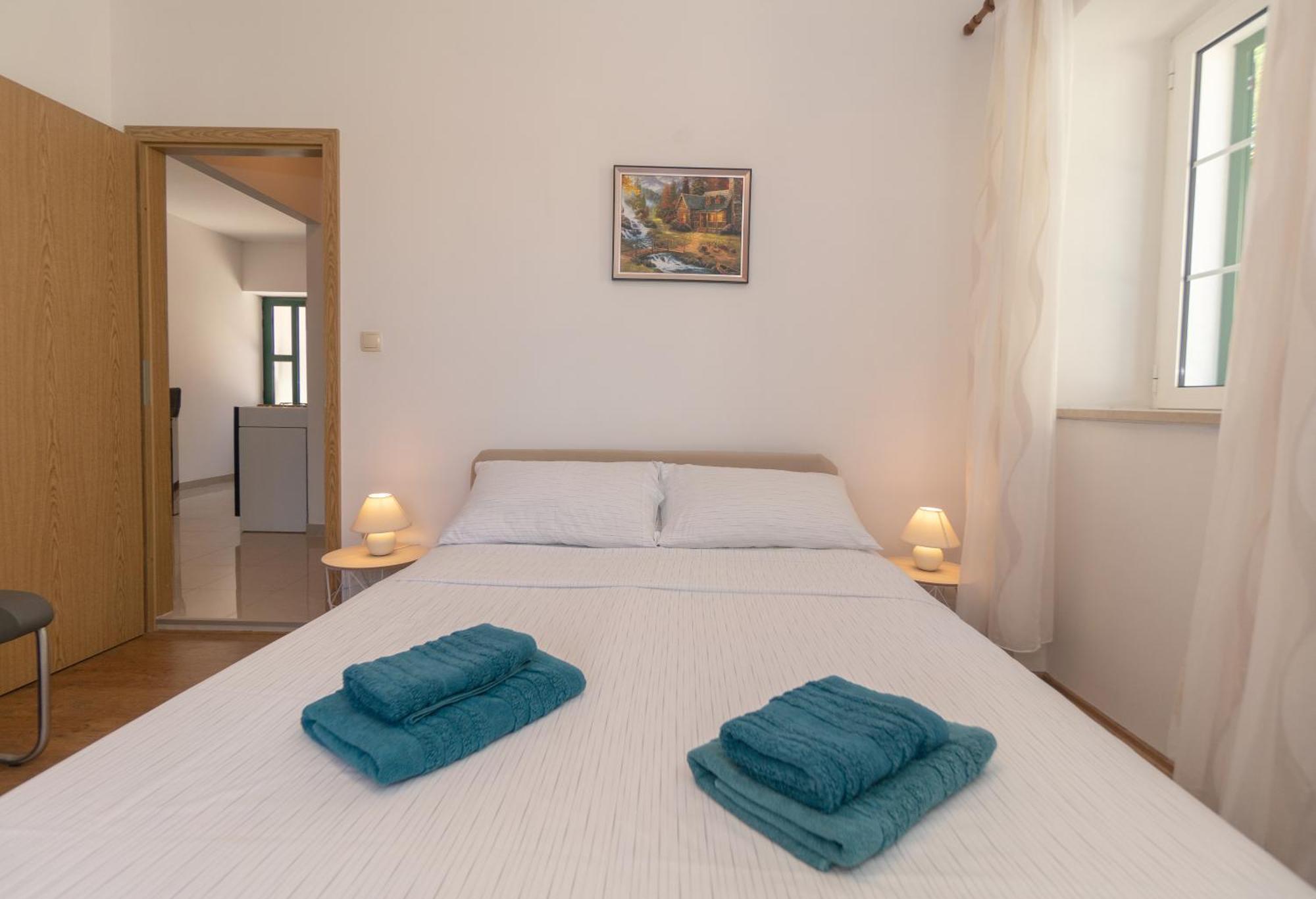 Apartments Srdanovic Оміш Екстер'єр фото
