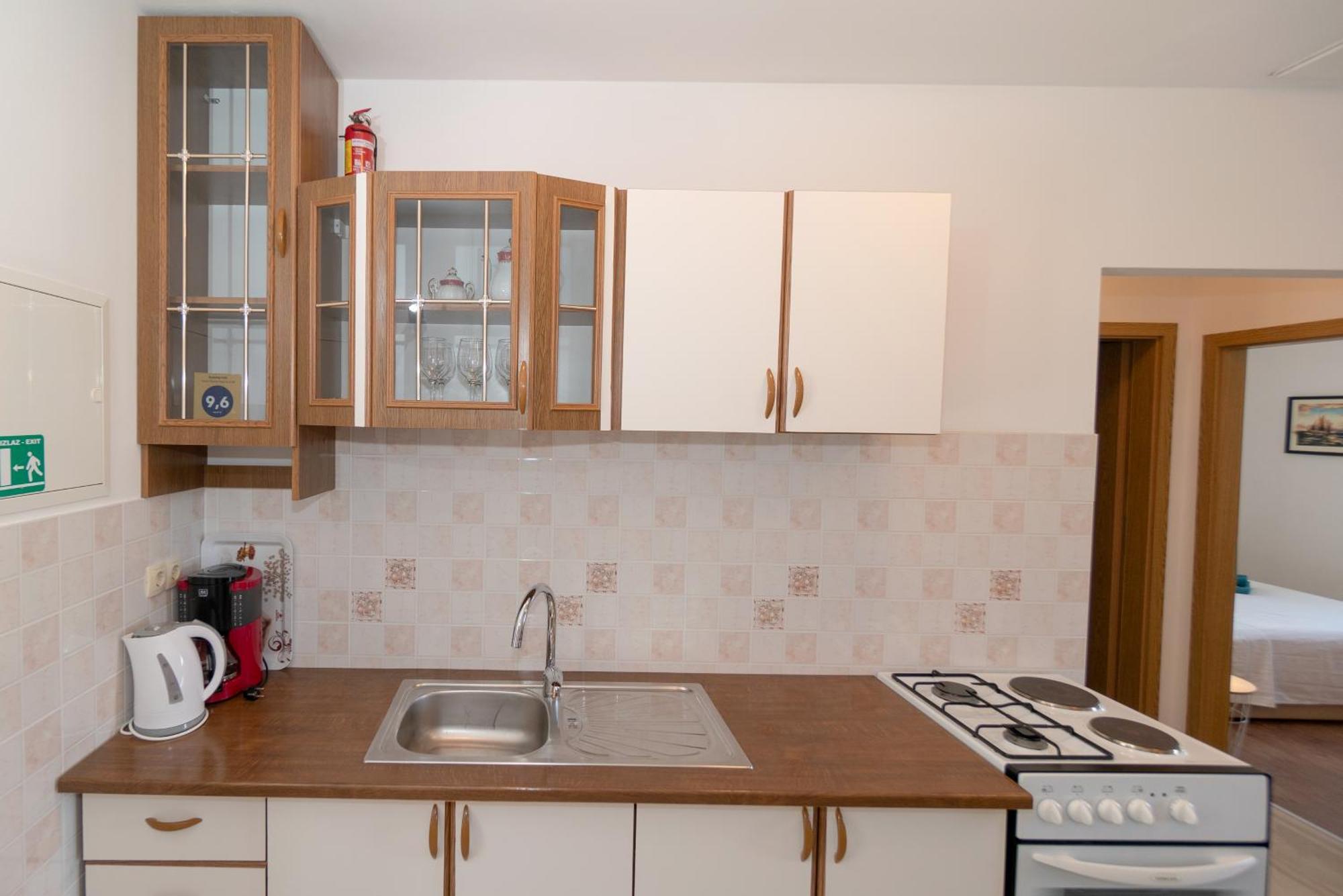 Apartments Srdanovic Оміш Екстер'єр фото